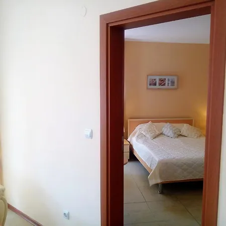 Bay View Villas Nina 14 C דירה