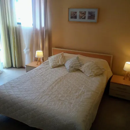 Bay View Villas Nina 14 C דירה